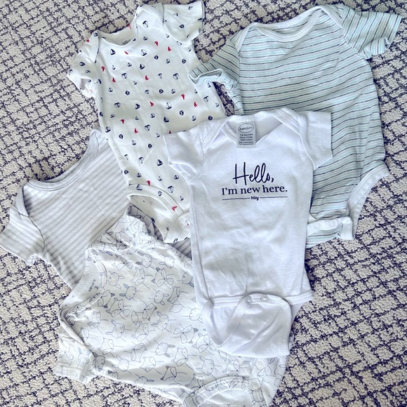 Bundle of 5 Bodysuits - Picture 1 of 5